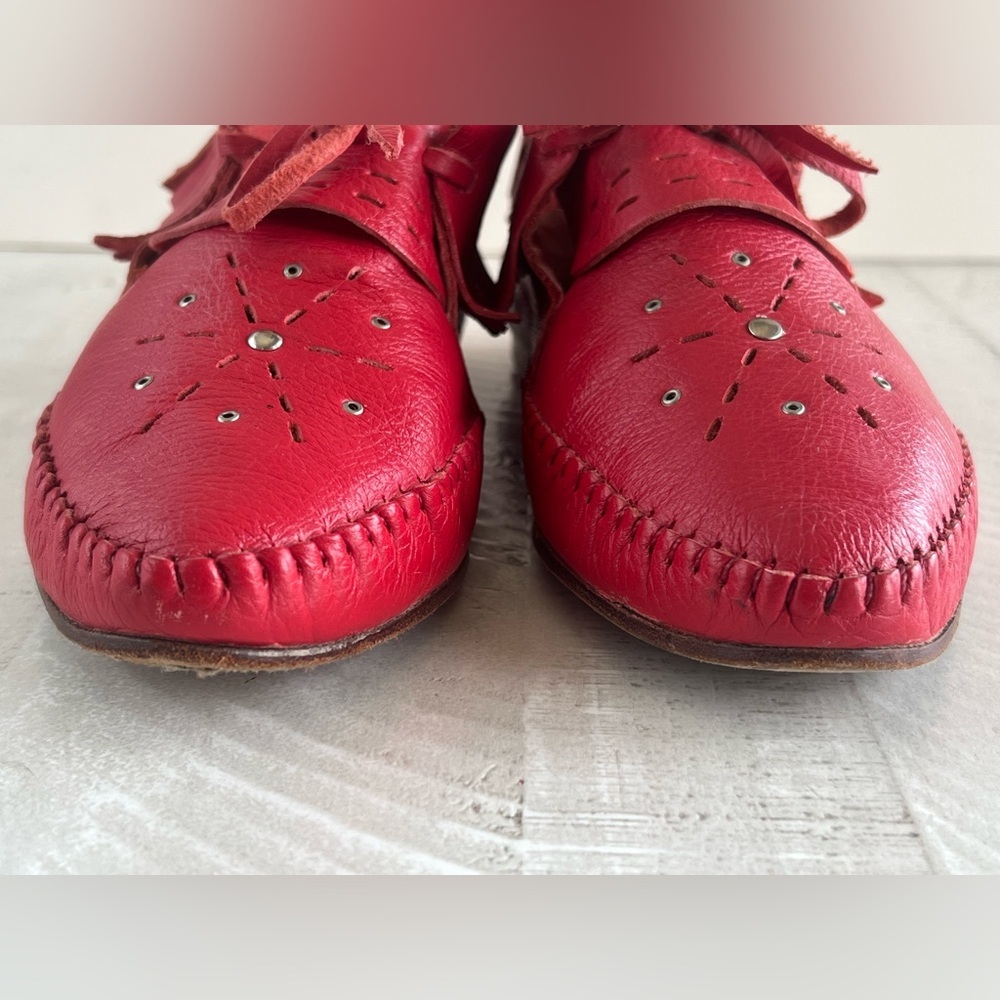 Women’s Vintage Wild Pair Brand Boho Southwestern Red Leather Moccasins size 10B - Picture 5 of 13